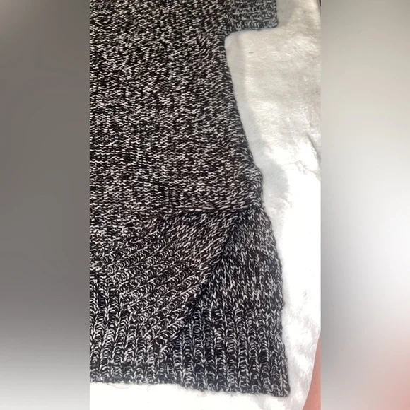 Quinn Chunky Knitted Black & White Poncho - Picture 6 of 8